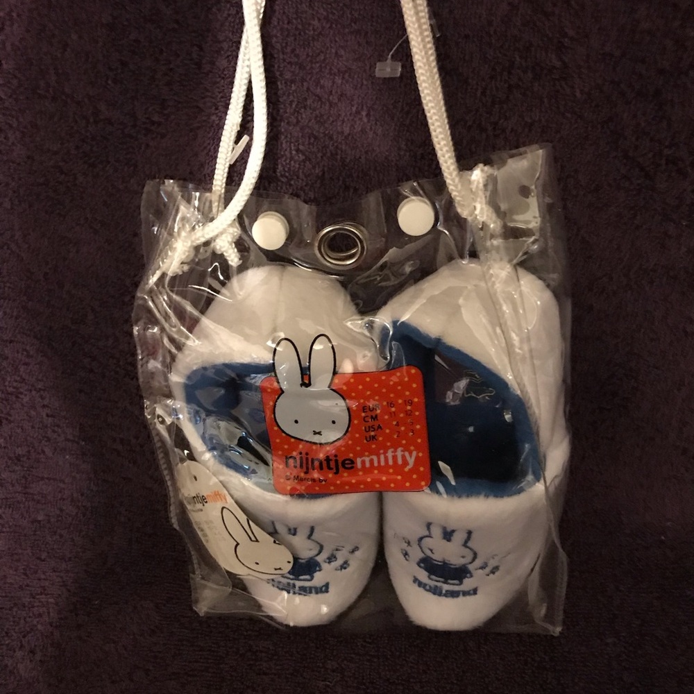 New Miffy Holland Slip On Shoes Size 4-5
